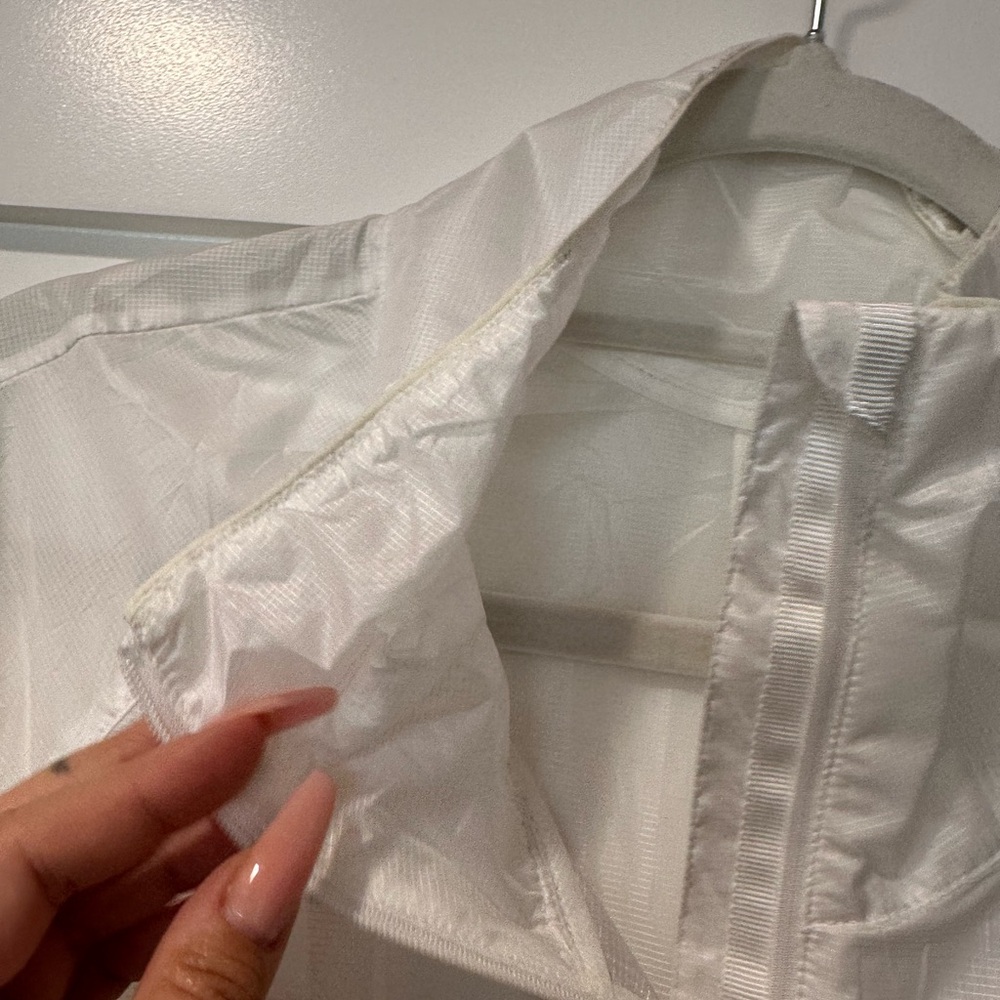 Lululemon Run With It Jacket White Sz 10 EUC - Picture 9 of 16
